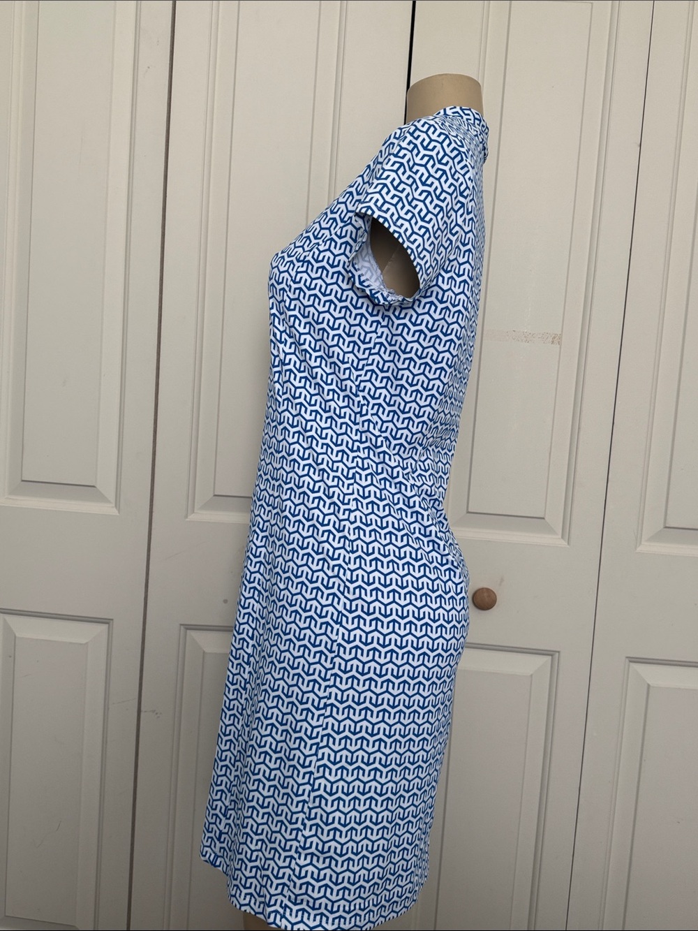J. McLaughlin Blue & White Geometric V-Neck Dress worn once for trying - Picture 2 of 9
